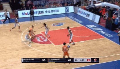 米兰体育官网- 特鲁瓦进攻组合爆发，单场五球血洗对手  